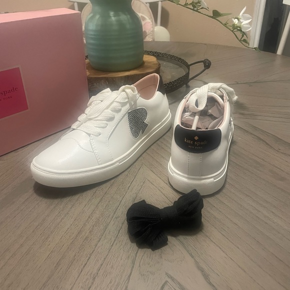 Never been worn, comes in original box Kate Spade Fez Glitz Sneakers size 10. - Picture 5 of 10